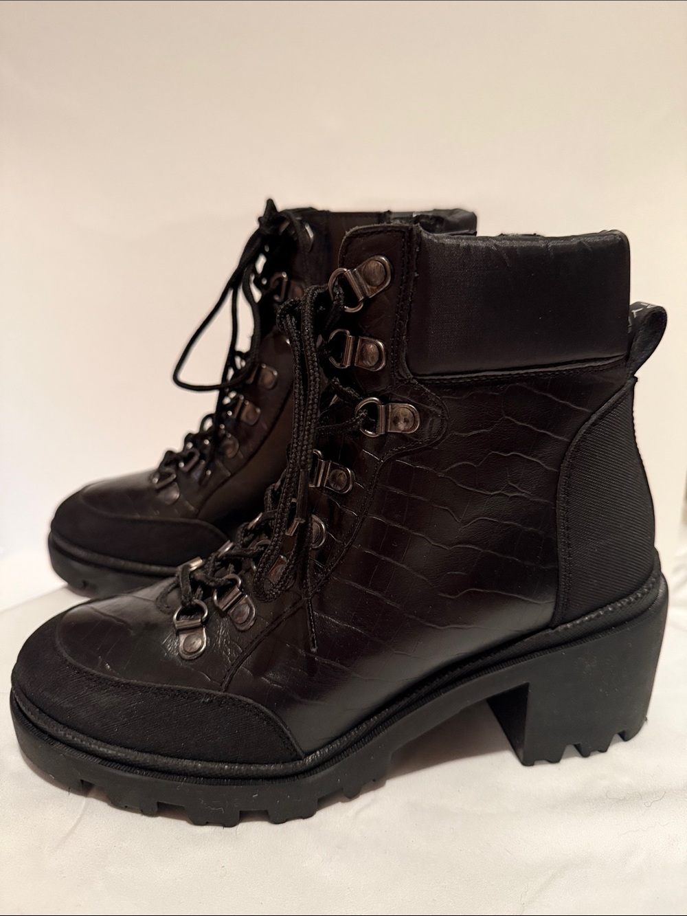 Enjoiya Women's Black Lace-Up Chunky Heel Ankle Boots